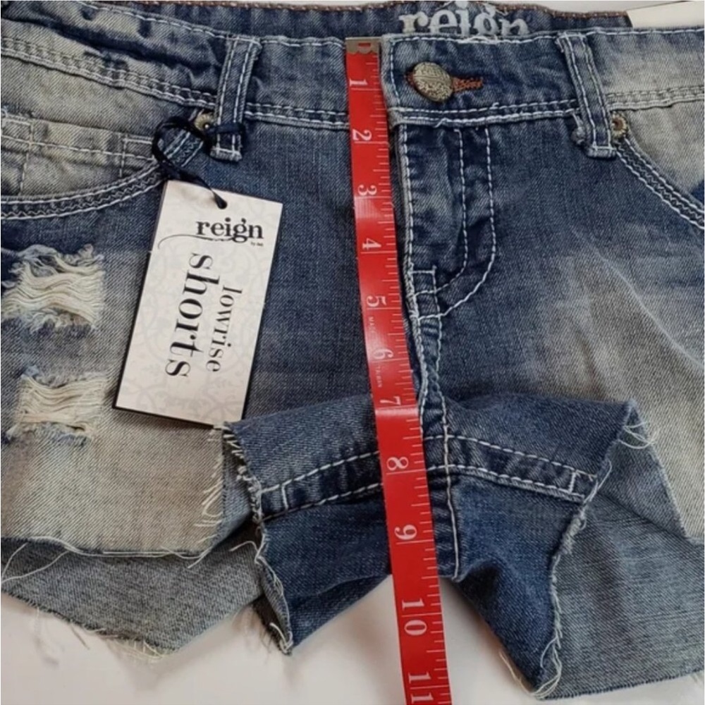 Reign Distressed Shorte - Picture 6 of 7